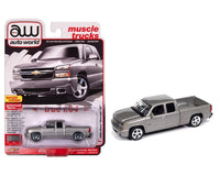 Auto World 1:64 2006 Chevrolet Silverado SS Truck Extended Cab Fleetside bed – Silver Birch Metallic